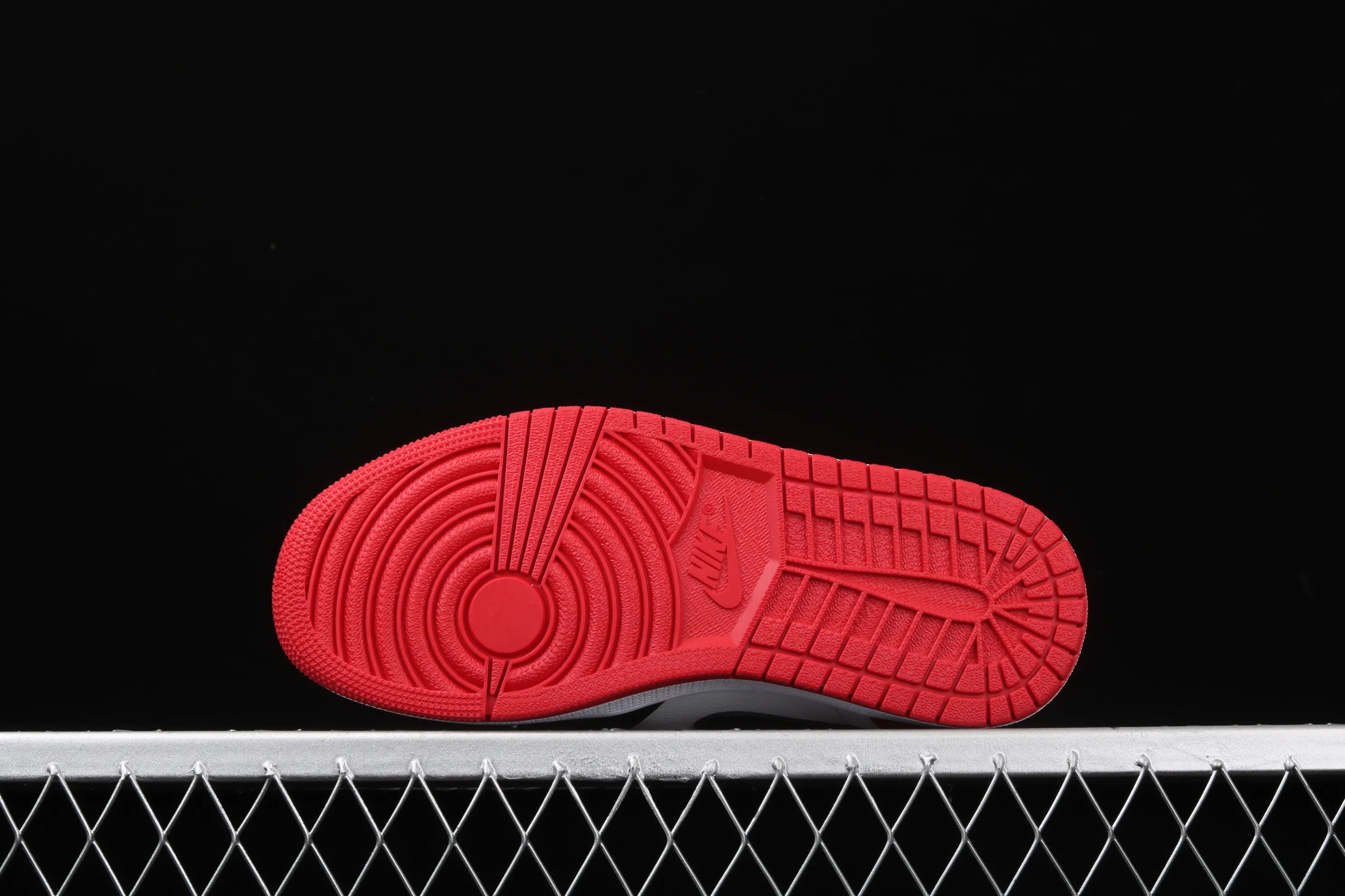 All categories Air Jordan Jordan series basketball shoes Air Jordan 1 High Air Jordan AJ1 Satin WMNS "Black Toe" AJ1 classic replica Joe 1 silk black toe CD0461-016